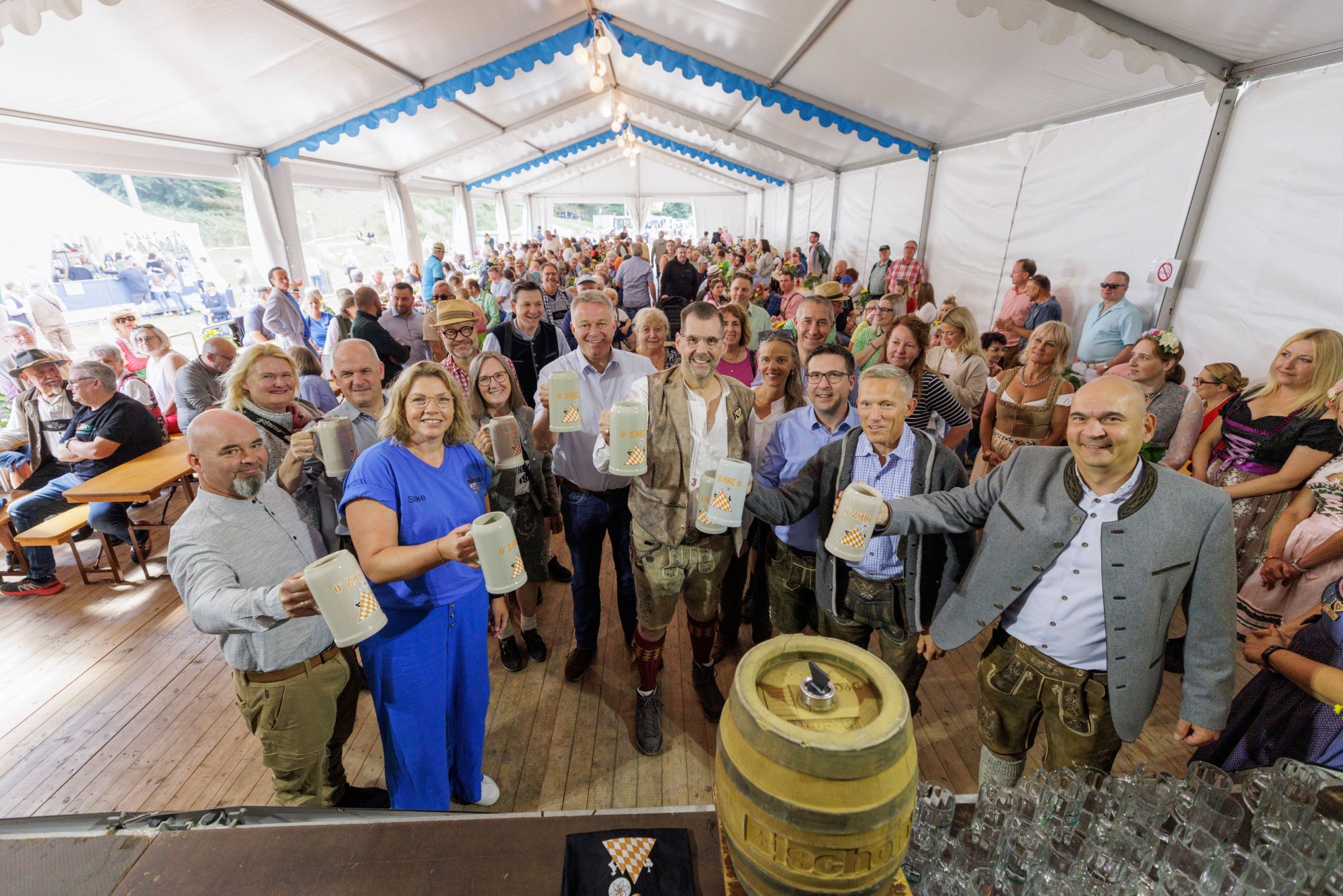 Fassbieranstich beim 9. Kapiteltaler Almabtrieb